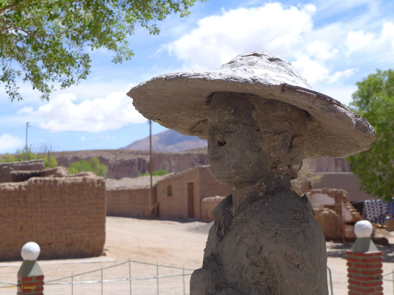 La Puna Los Barrancas sur la place
