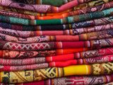 La Quebrada à Pumamarca le marché et ses tissus colorés