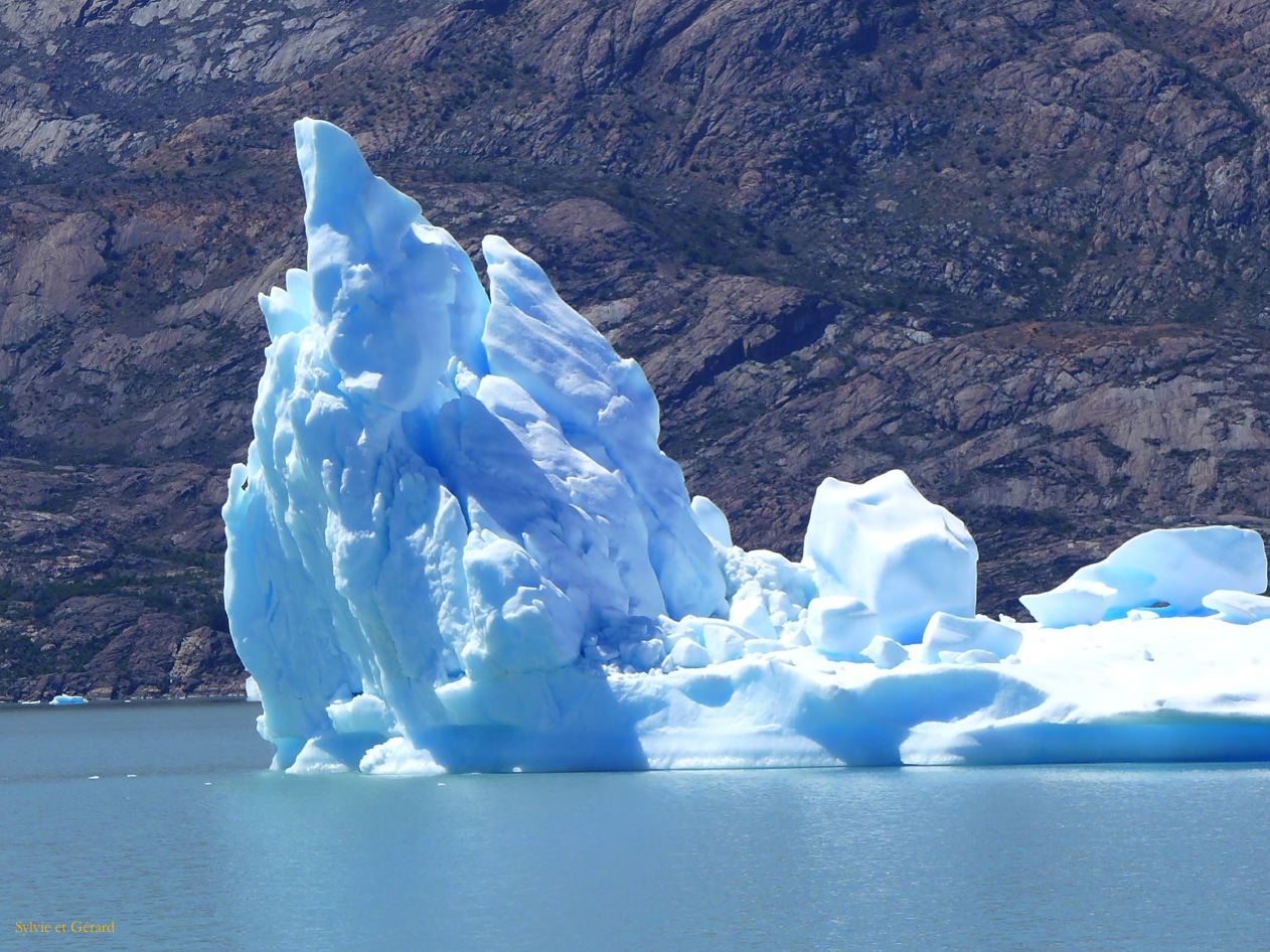 058 El Calafate sur le Lago Argentino