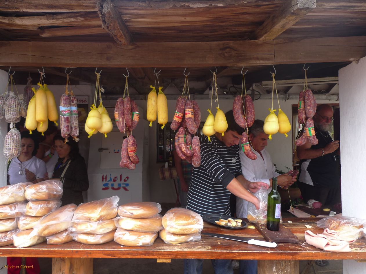 Argentine 2009 Nord Autour de Cordoba la Cumbrecita  019 dégusaion de charcuterie et fromage