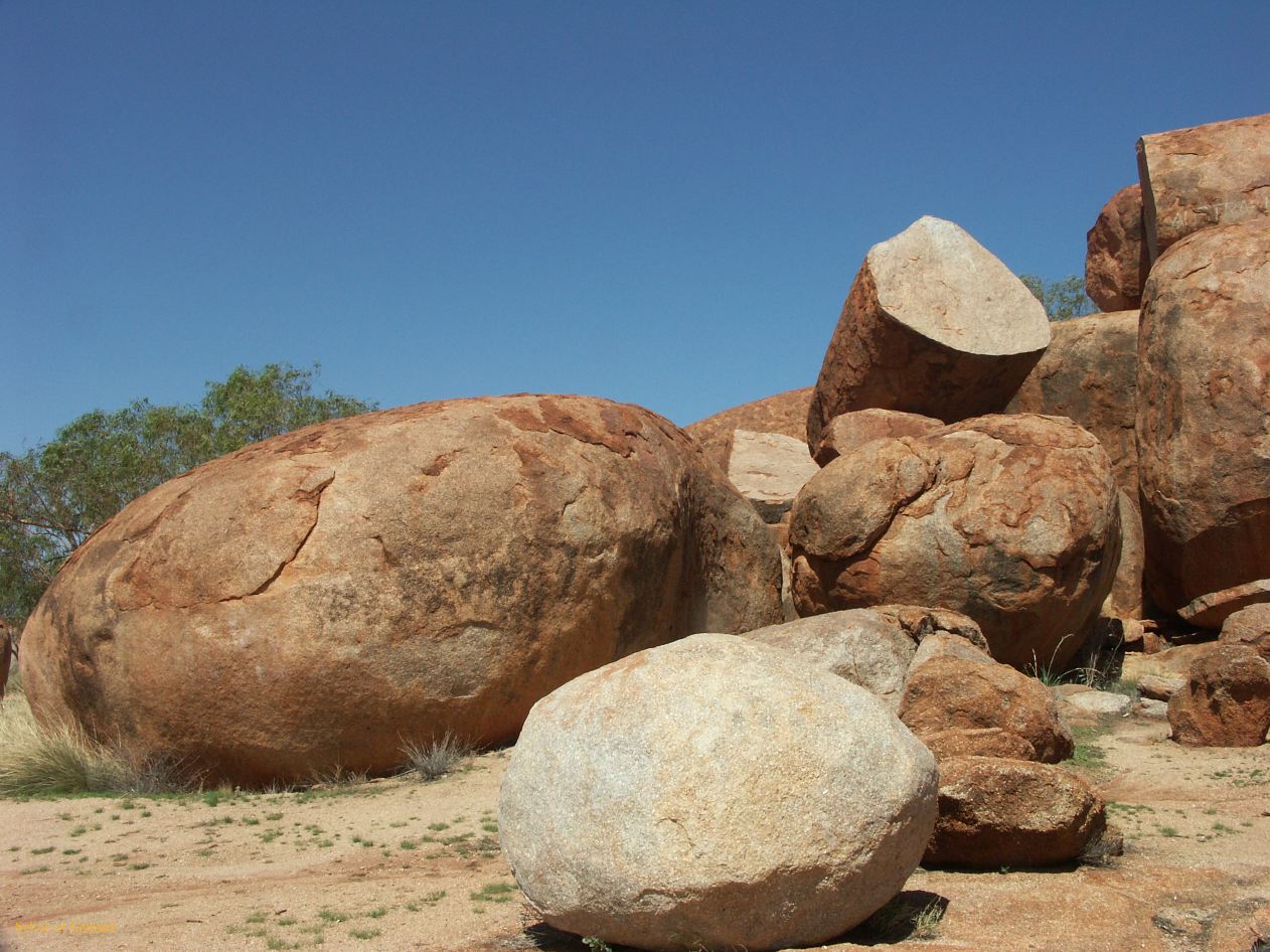 B 164 Devils Marbles