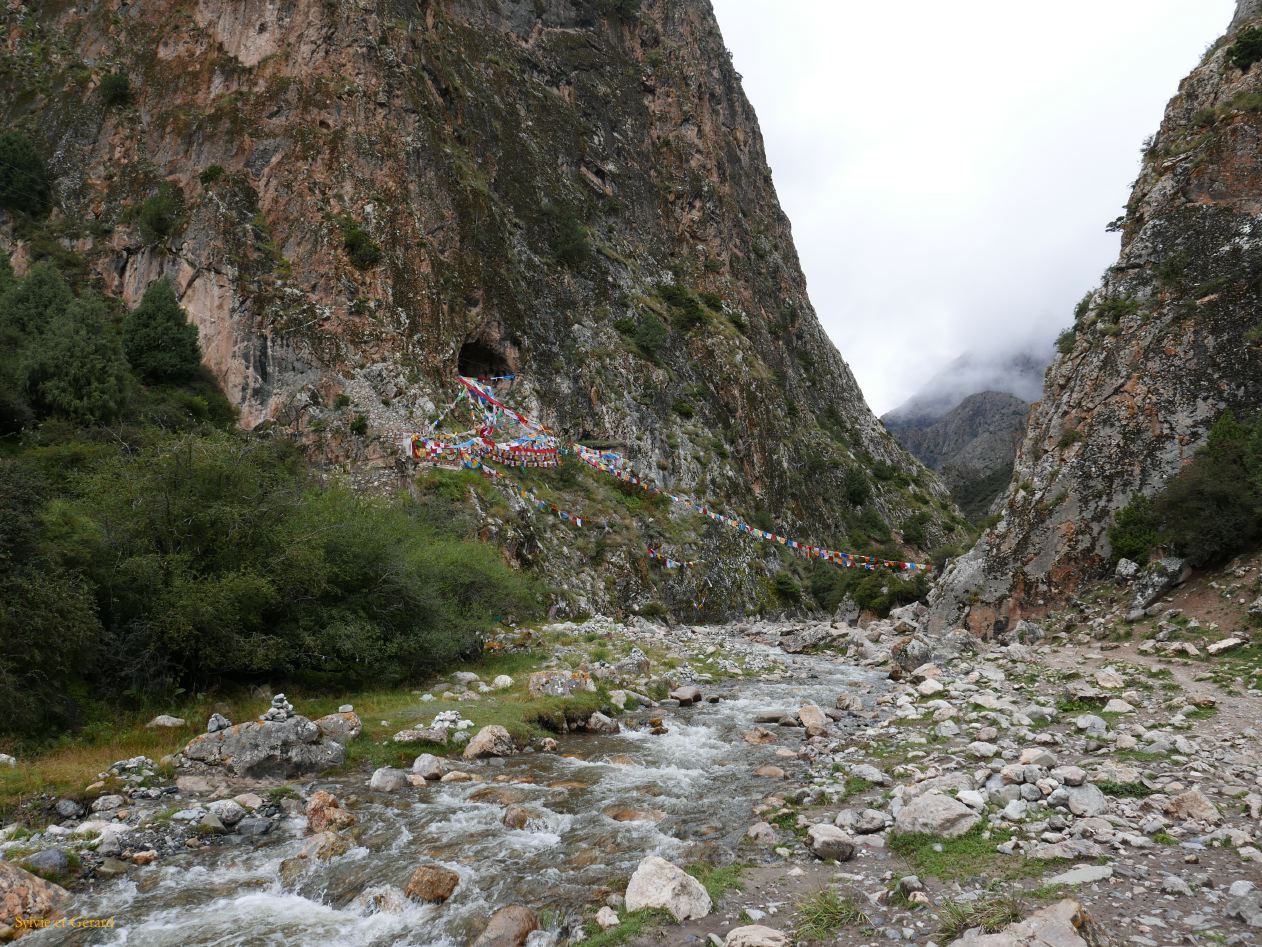 03 33 Xiahe les Prairies de Ganjia la grotte de Nekhang 