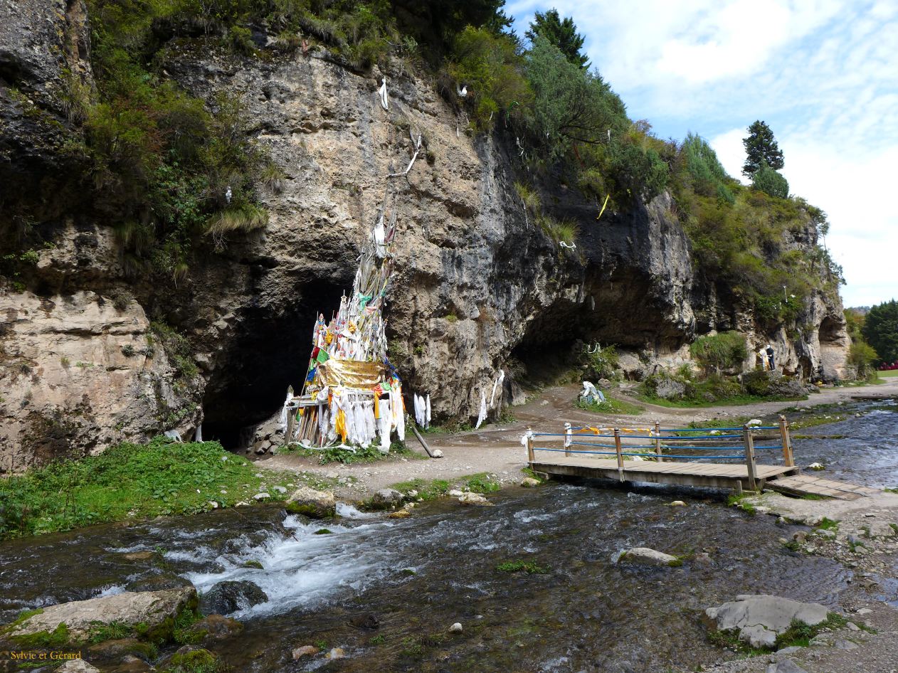 04 21 Langmusi Kerti Gompa la grotte du tigre et la rivière du dragon blanc 
