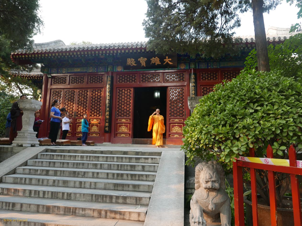 09    Pekin 11 temple Fayuan Si moine 
