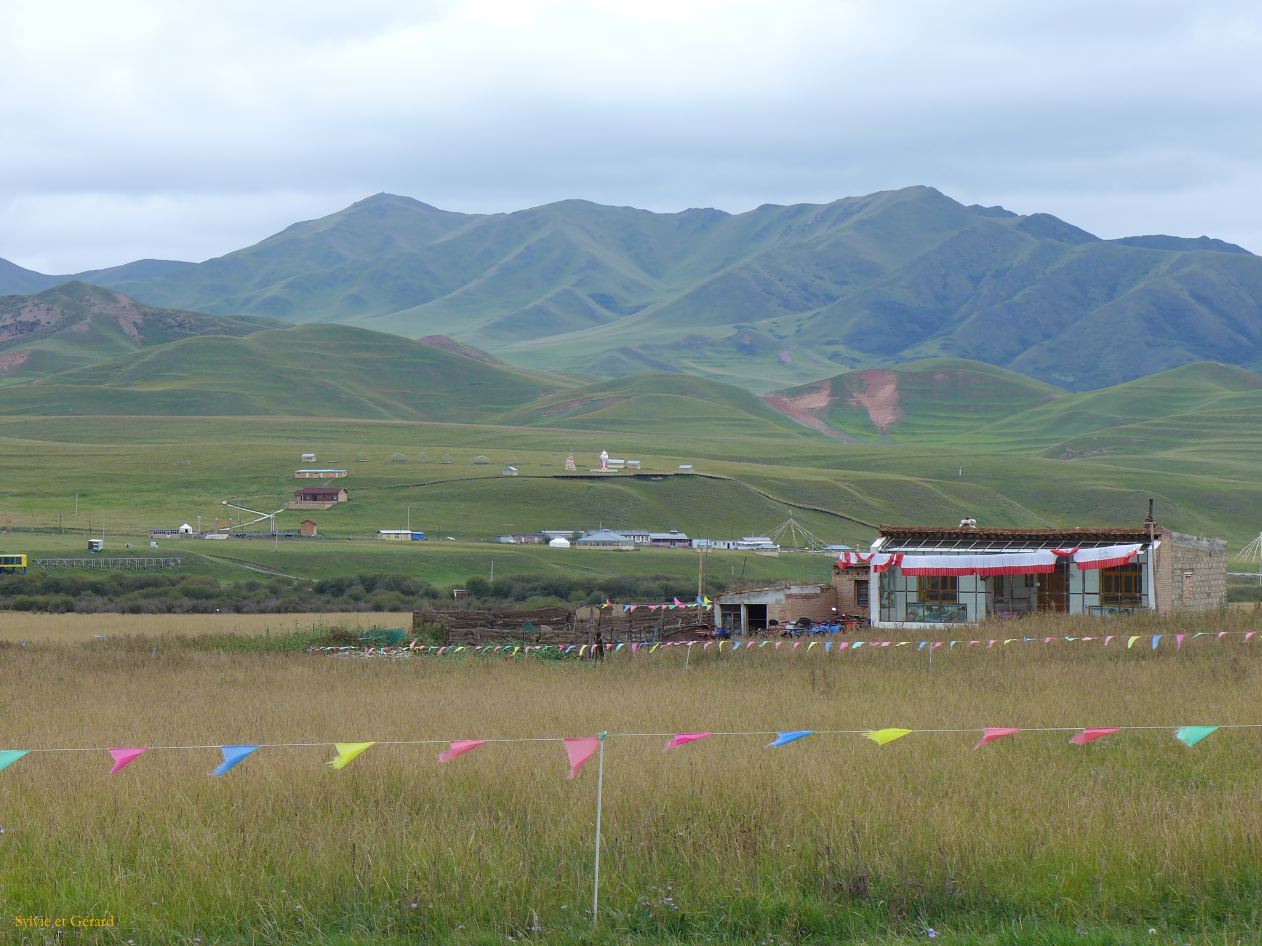 03 06 Xiahe les Prairies de Sangke habitations  