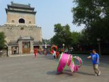 09    Pekin 26 Ces deux tours étaient les monuments officiels qui aidaient les habitants à savoir l’heure au cours des dynasties Yuan, Ming et Qing