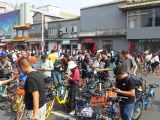 09    Pekin 31 quartier Nanluoguxiang tout le monde a un smartphone 