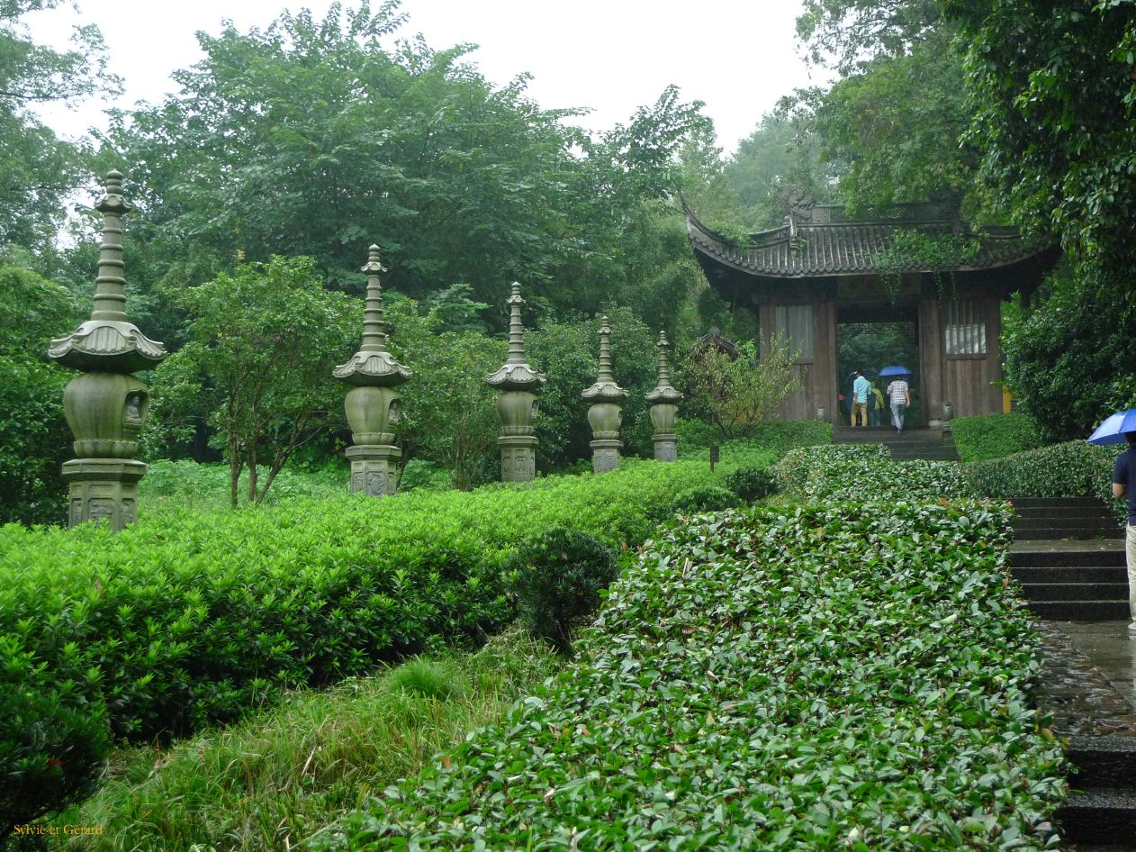 vers Hangzhou 28 parc Felaifeng et temple Lingyinsi 