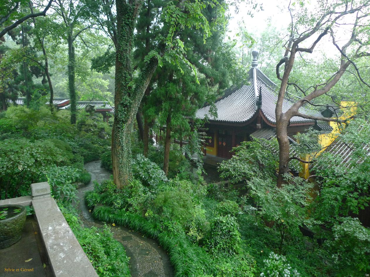 vers Hangzhou 29 parc Felaifeng et temple Lingyinsi 