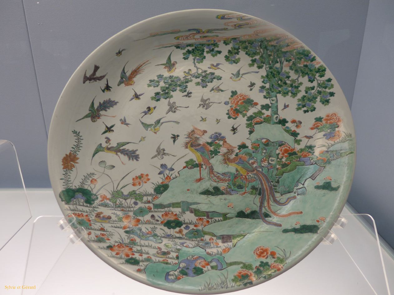 Shanghai 68 People square musée assiette Qing