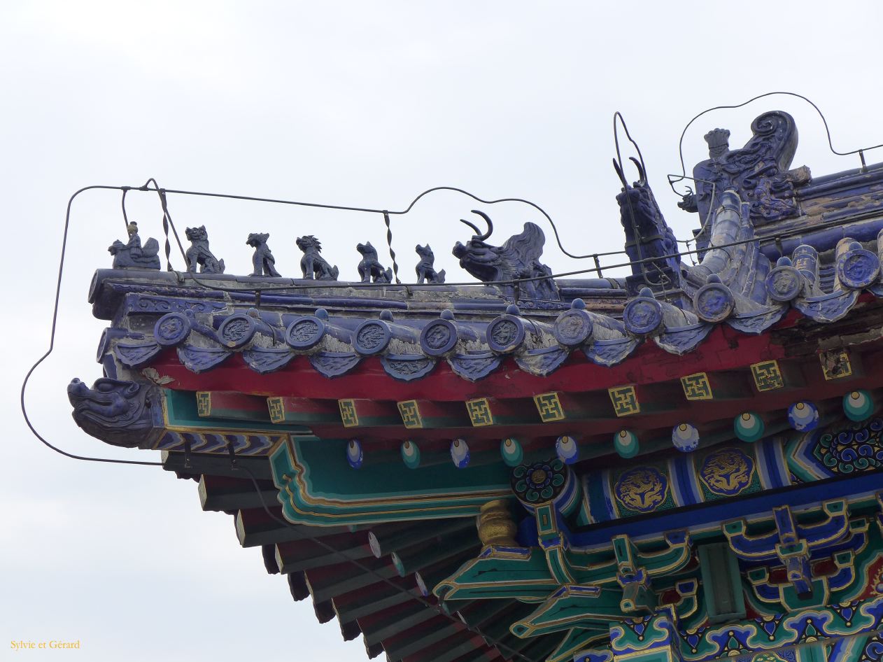 à Pekin le temple du Ciel 11 bleu aussi pour les tuiles vernissées