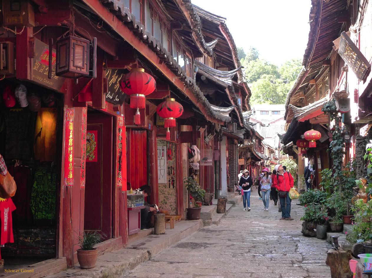 103 Lijiang La Vieille Ville échoppe en bas et habitation au dessus