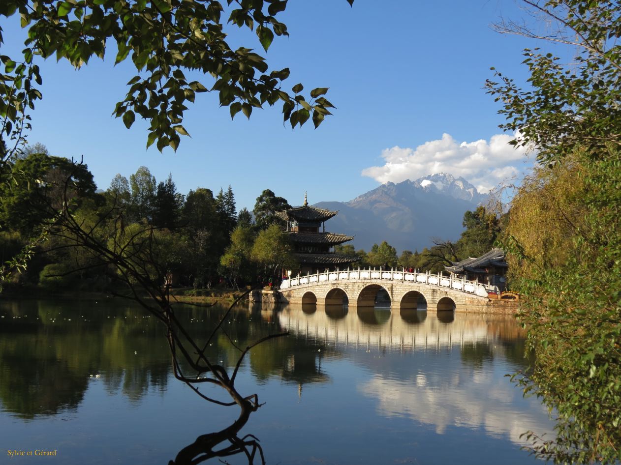123 Lijiang La Vieille Ville le parc de l'étang du Dragon Noir spécial photo