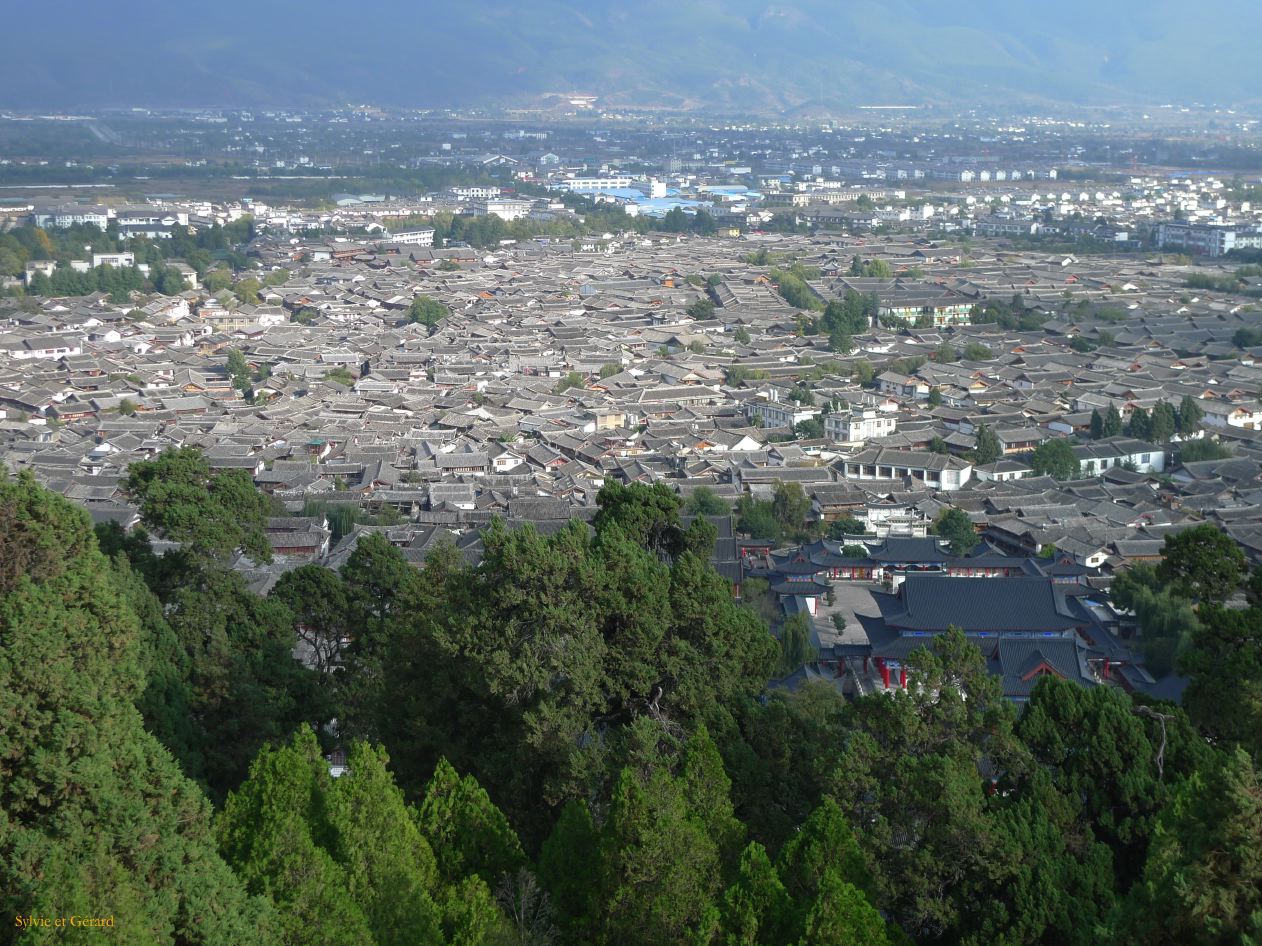 135 Lijiang La Vieille Ville la pagode Wanggu qui surplombe la ville