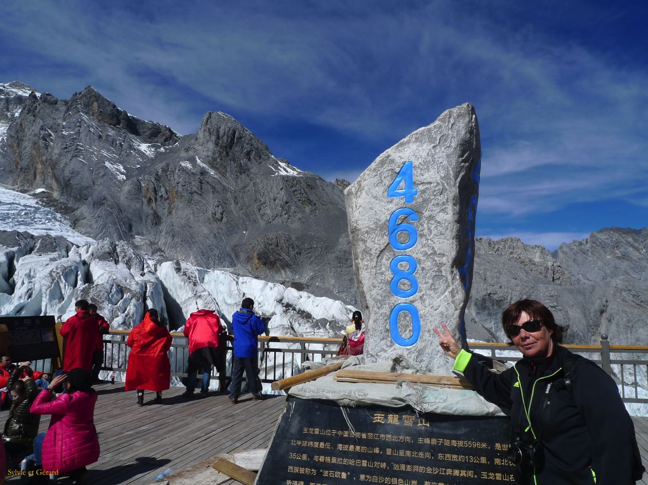 176 Lijiang Monts du Dragon de Jade 4680 m au sommet de la passerelle
