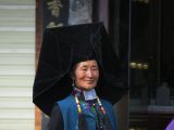 106 Lijiang La Vieille Ville dame en habit traditionnel