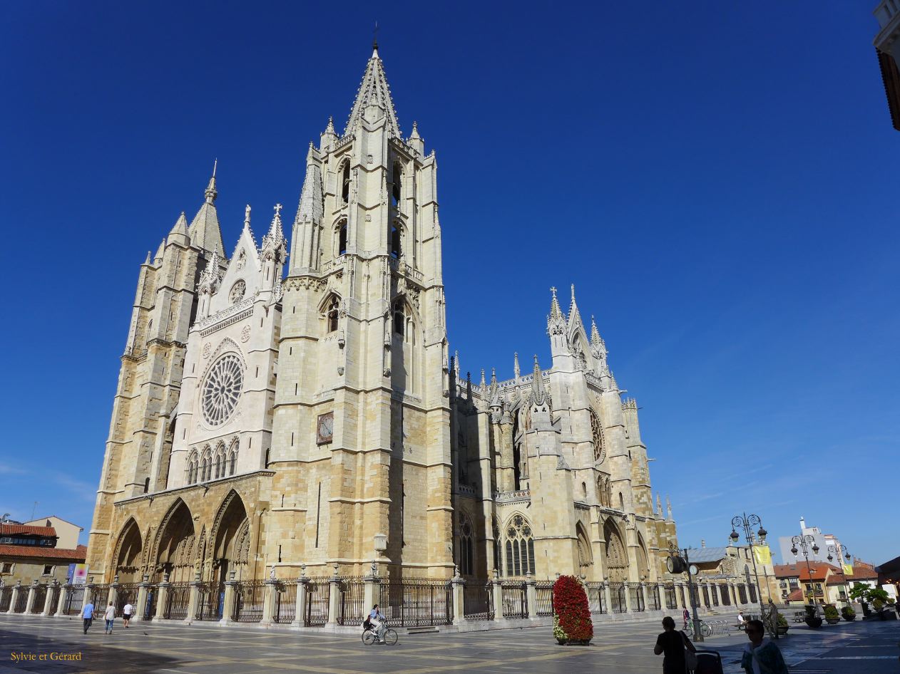 02 Castille et Leon 01 Leon Cathédrale - la Cathédrale - l'extérieur P1400063