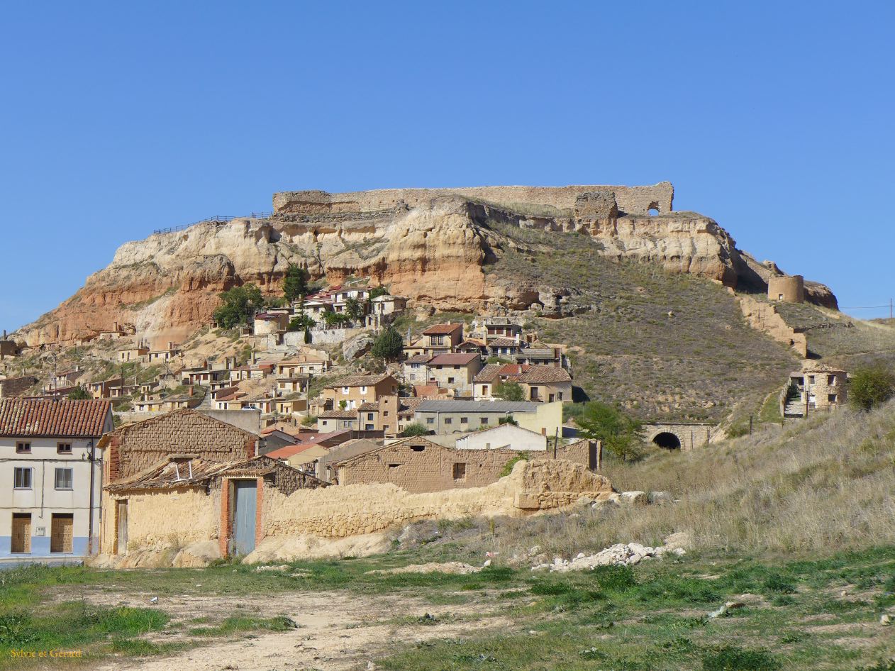 23 Castille et Leon 13 San Esteban de Gormaz vue du village P1420167