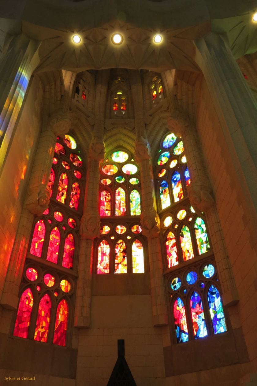105 Barcelone L'Eixample La Sagrada Familia l'intérieur