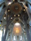 106 Barcelone L'Eixample La Sagrada Familia l'intérieur
