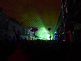 52 passage dans le noir sous un tunnel de lasers