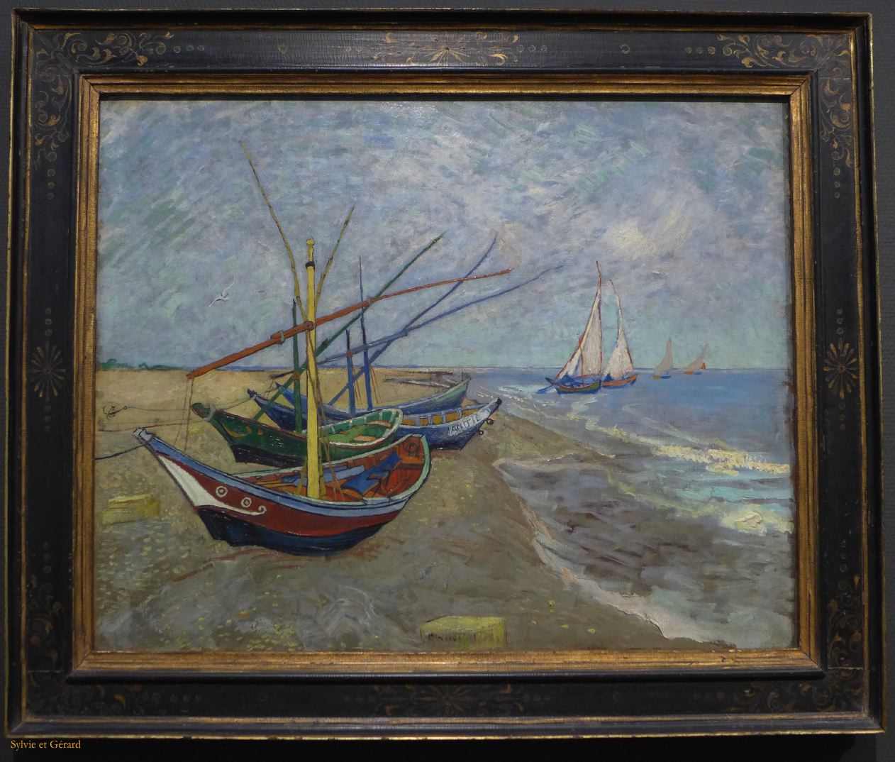 155 Musée Van Gogh bâteaux de pêche sur le Port des Stes Maries