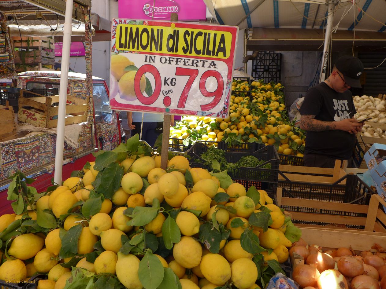 048 Palerme le quartier du marché Ballaro - le marché P1450646