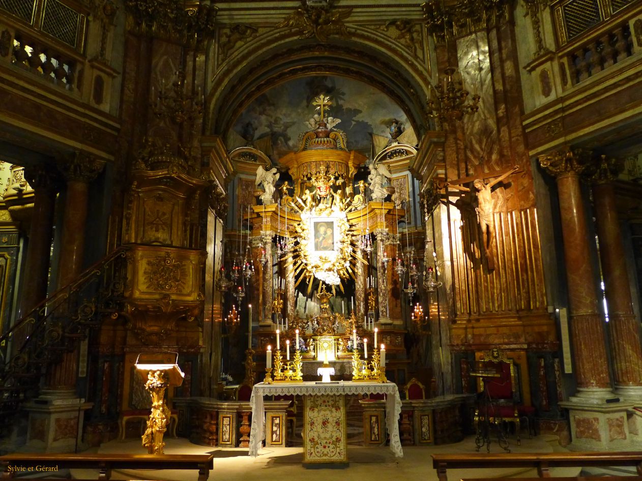 12 Turin sanctuaire de la Consolata XVIIIe intérieur de la basilique P1450066