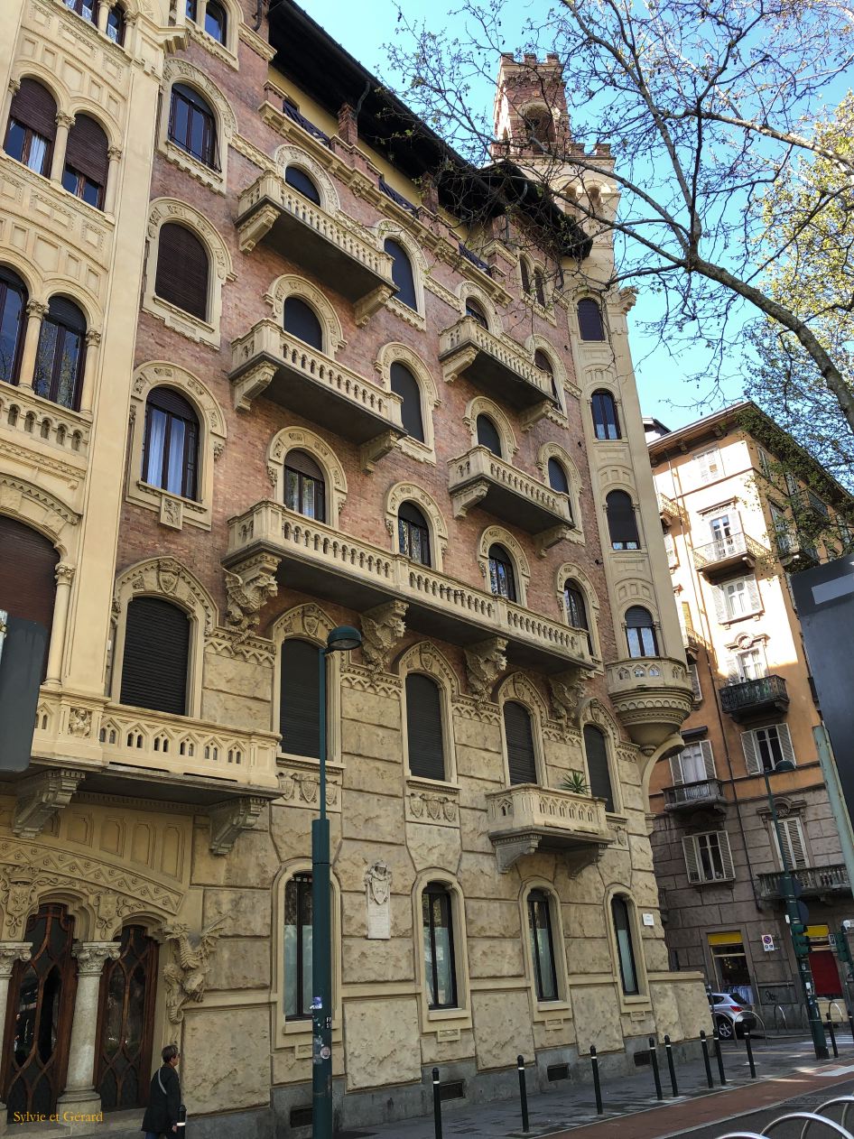 55 Turin casa della Vittoria ou casa dei Draghi corso Francia  IMG_2264