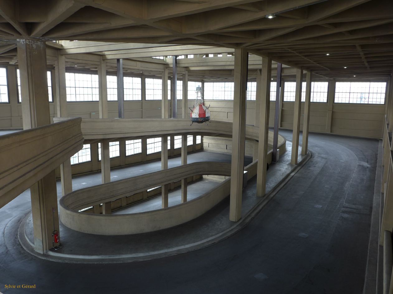 70 Turin Lingotto la Pista 500  la rampe d'accès  P1440673 
