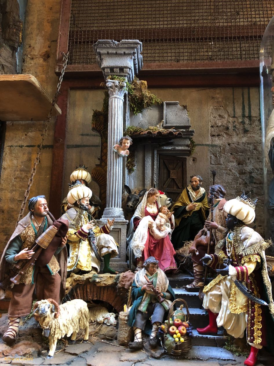 125 crèche napolitaine via san Gregorio - magasins de santons IMG_6345