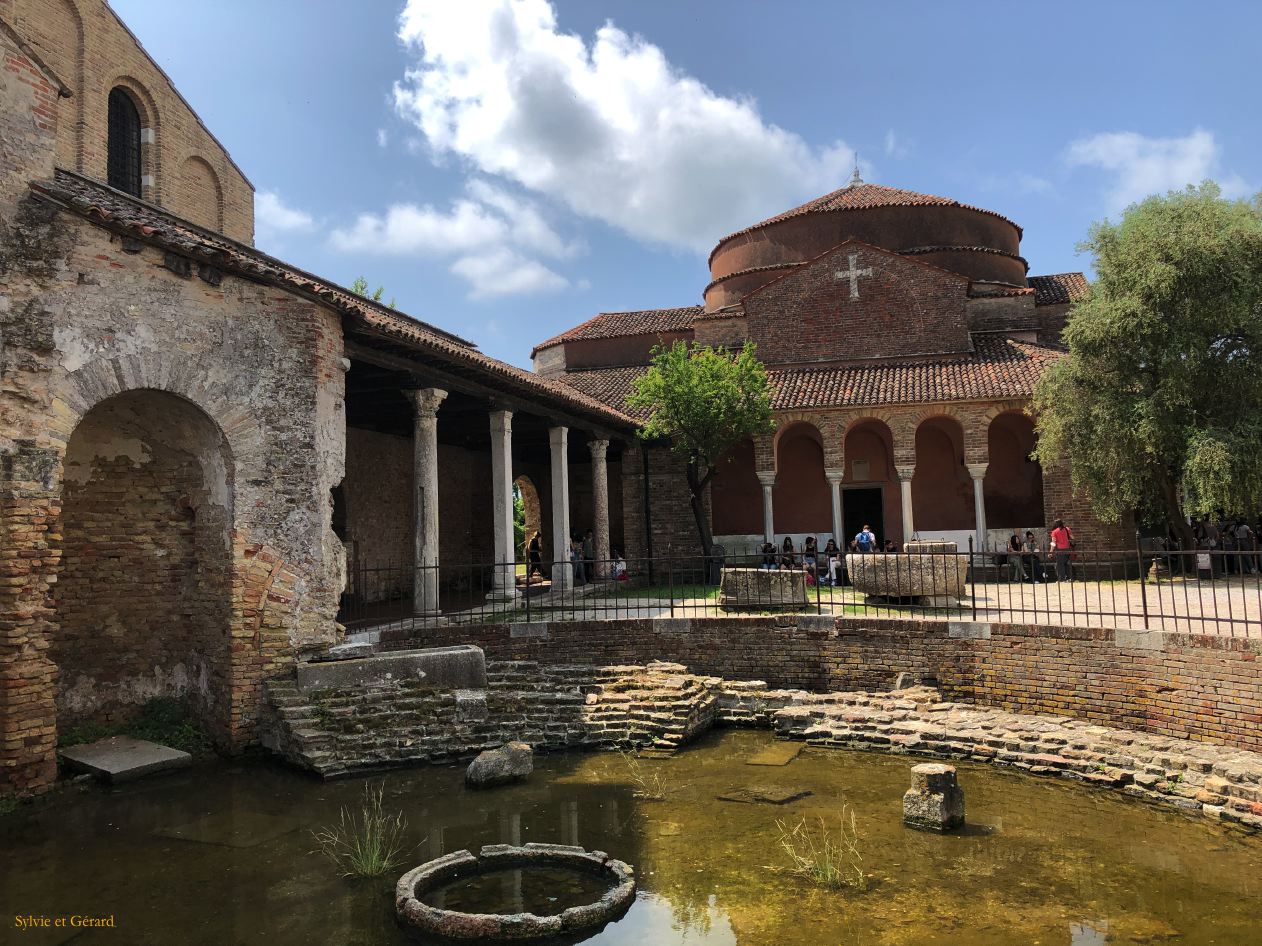 902 Torcello basilique Santa Maria Assunta ancien baptistère IMG_1294