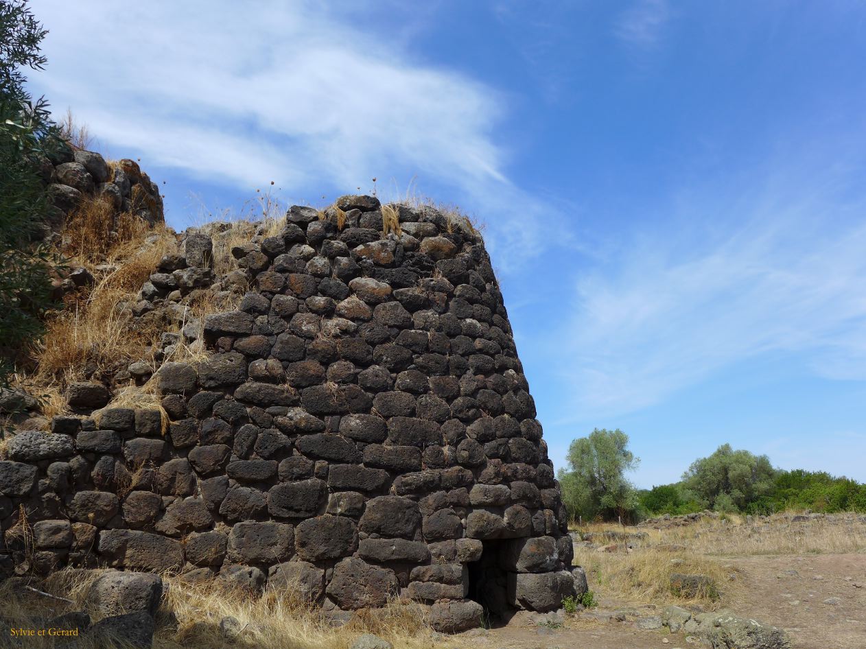 33  Sedilo nuraghe Iloi P1270930