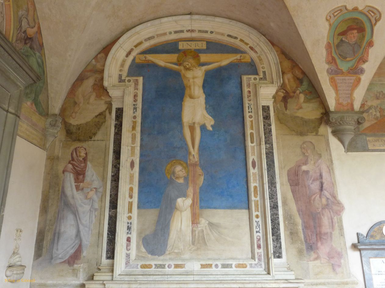 Florence 57 San Marco cloître Fra Angelico St Dominique adoran la Croix