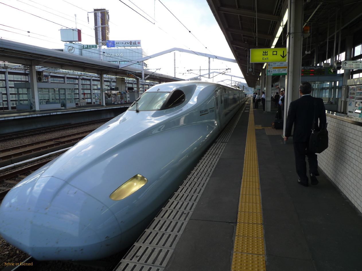 B Kansai 001 Himeji shinkansen