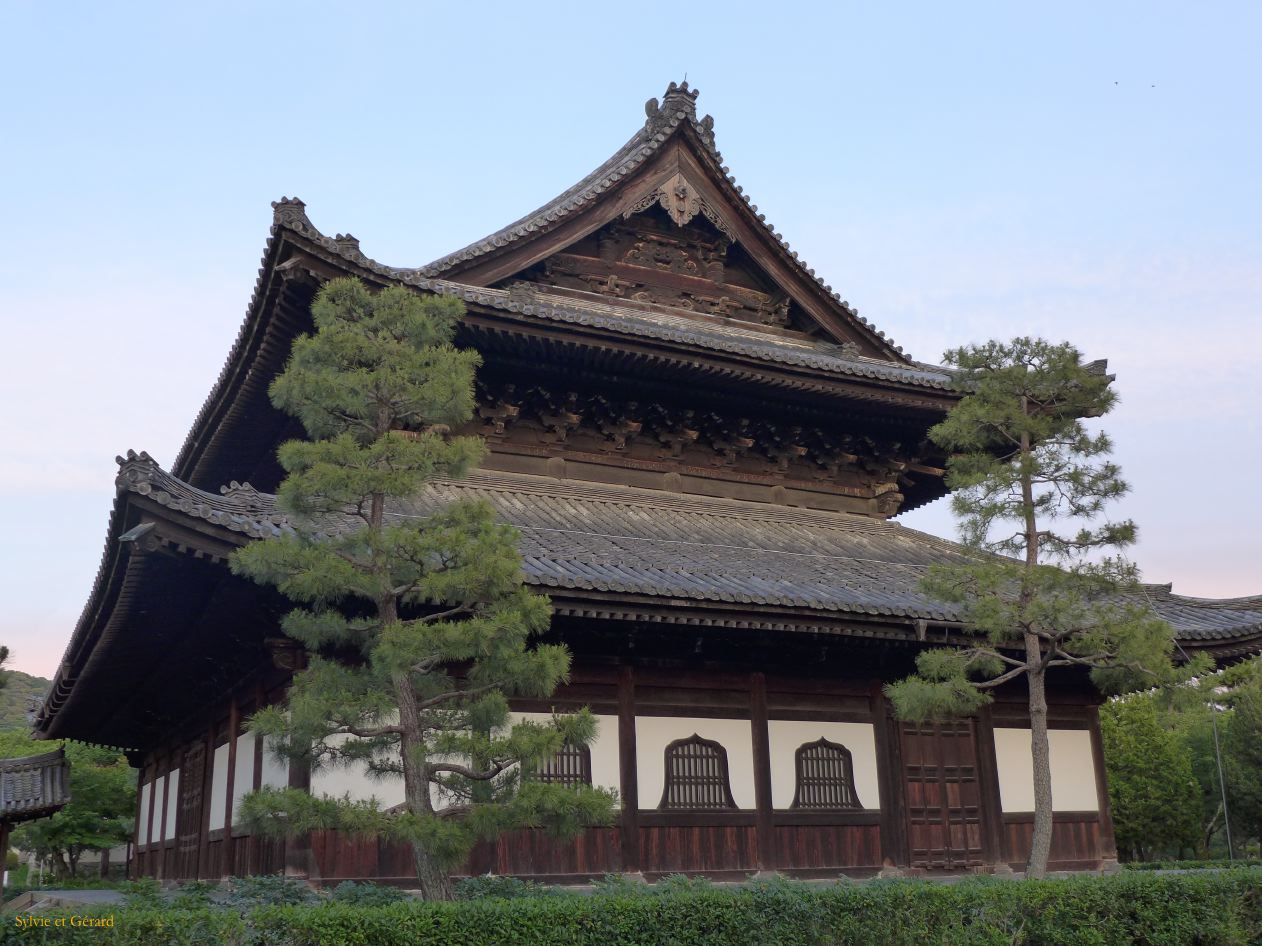 C Kyoto Gion 26 Kenninji Temple 