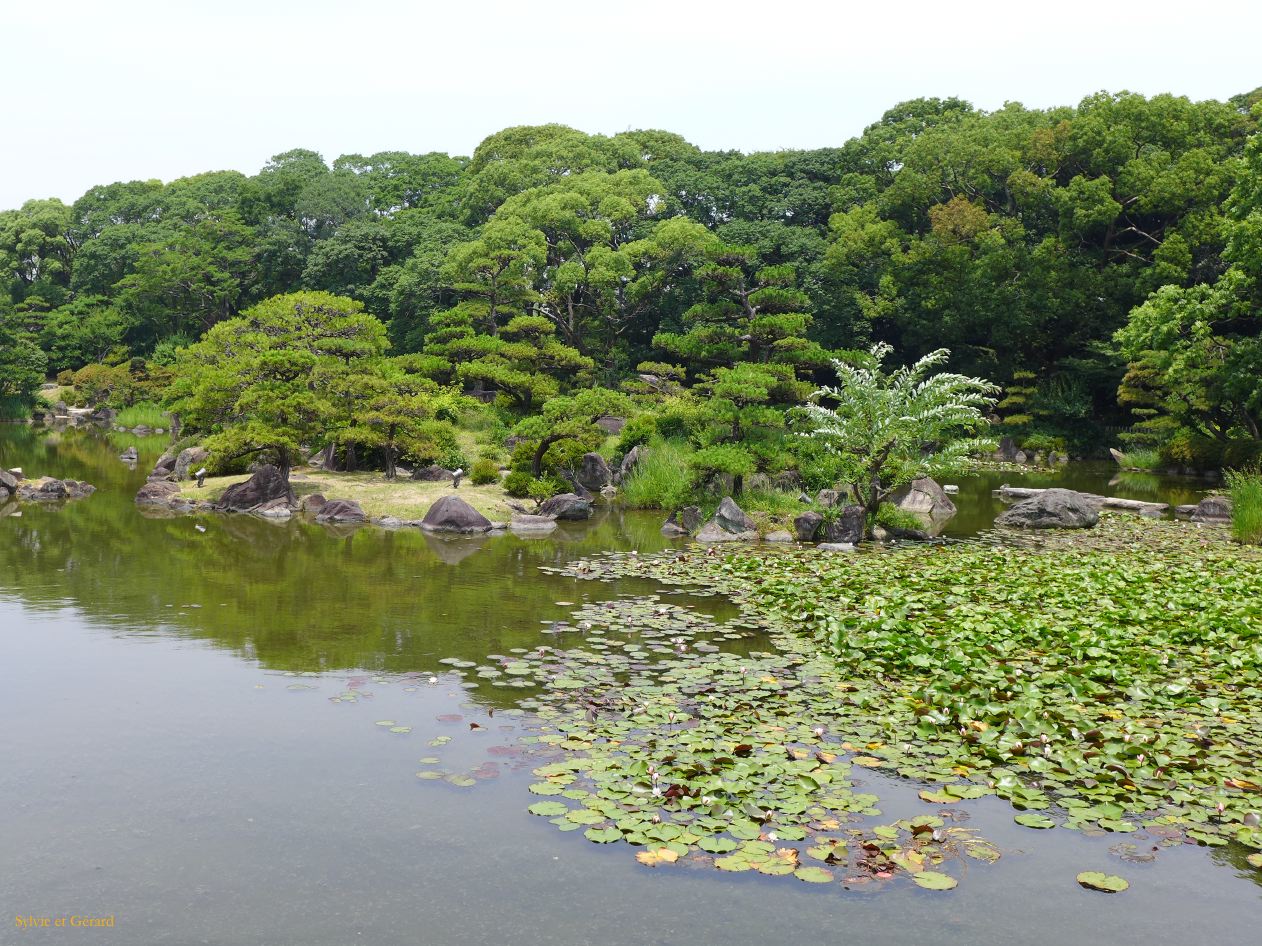 F Osaka Keitakuen garden 1 