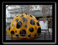 125 Kyoto Gion Corner  le pumpkin de Yayoi Kusama