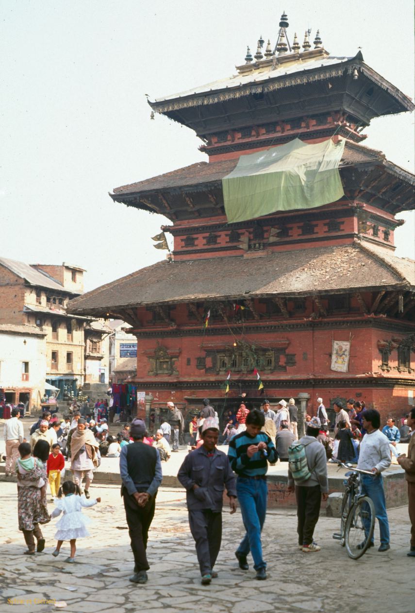 Bhaktapur Taumadhi square Nepal 1993-179