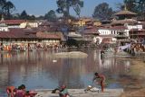 Katmandou temple de Pashupatinah et le fleuve Bagmati Nepal 1993-046