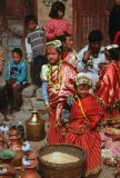 Bhaktapur un des 3 mariages des jeunes filles Newar Nepal 1993-152