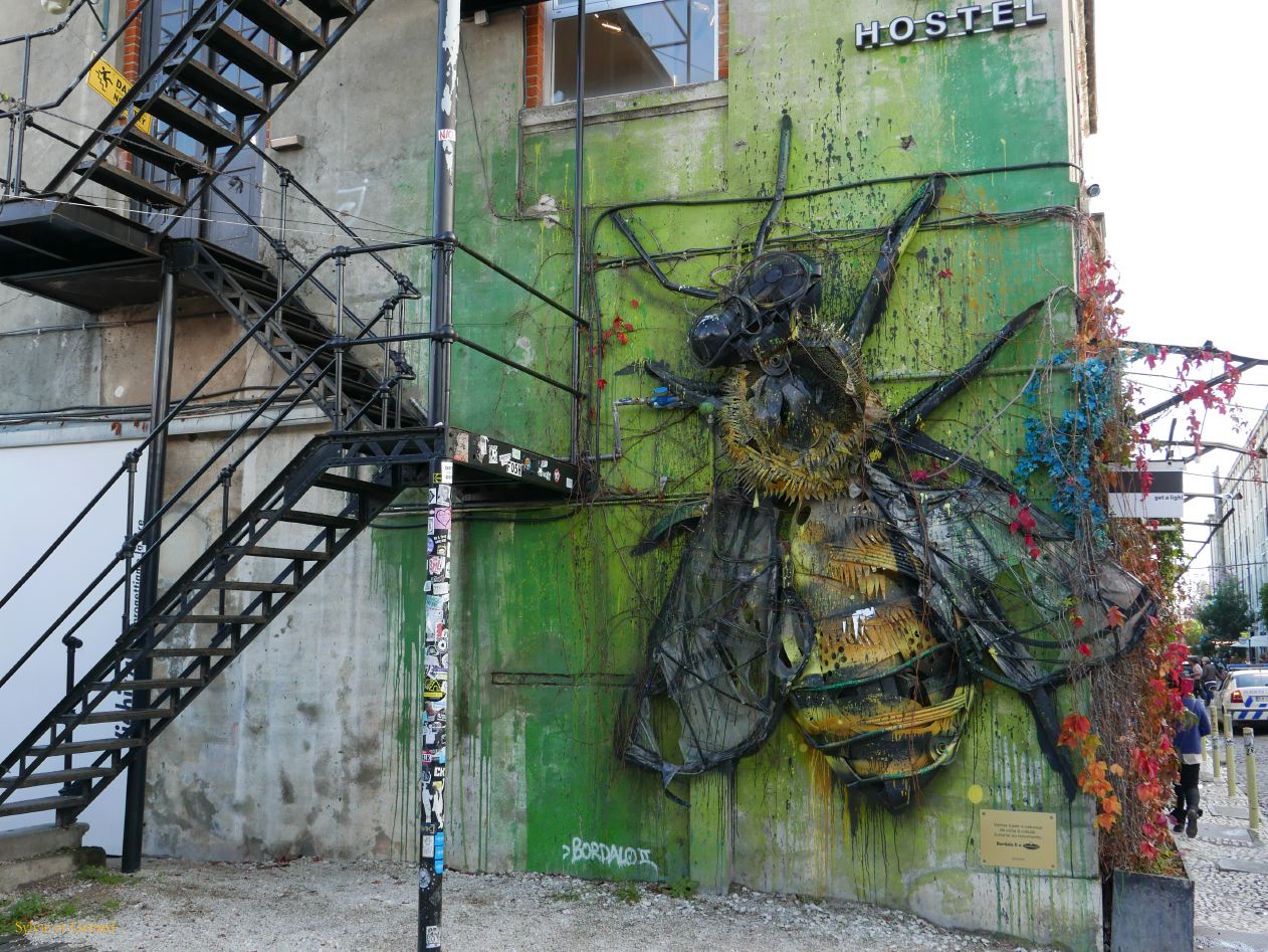 64 Lisbonne LX Factory bee de Bordalo II 