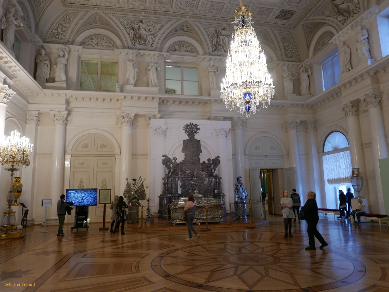 93 Saint Pétersbourg Ermitage salle des concerts chasse en argent devait contenir les reliques d'Alexander Nevsky