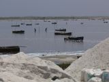 D 06 Lac rose les hommes cassent la croute de sel avec un djodj