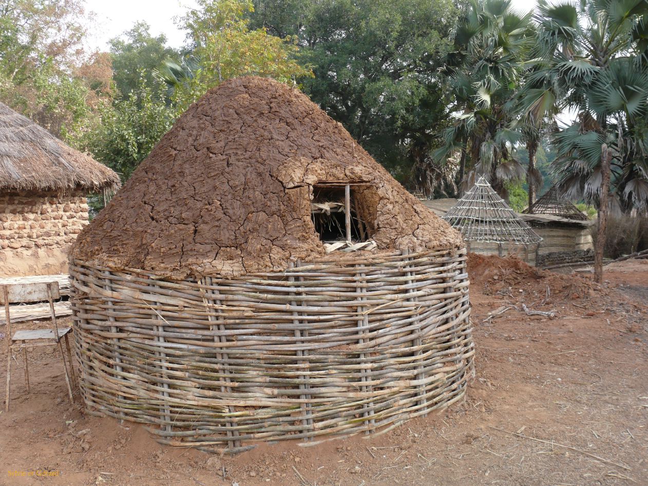 E 32 dans le village Niokolo Koba