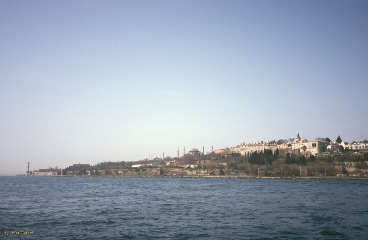 Turquie 2000-089  Istanbul  le Bosphore vers l'orient