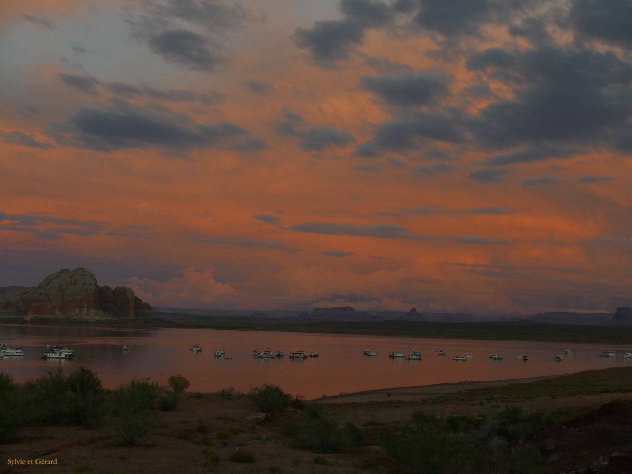 ARIZONA Page 22 coucher de soleil sur le lac Powell 