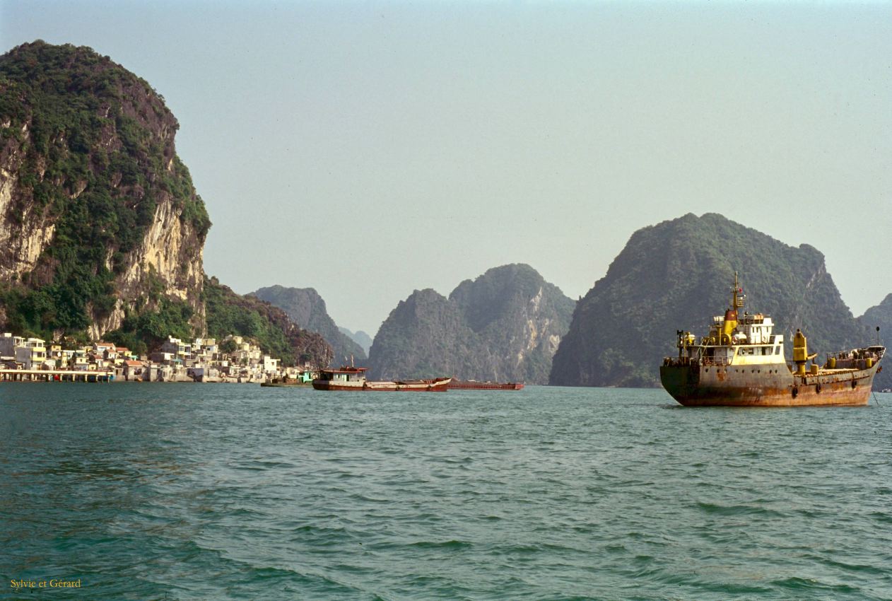 Vietnam 1994-026 baie d'Halong 